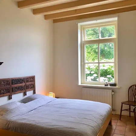 In Verbouwde Boerderij, Een Eigen Slaap En Zit Kamer, Eigen Douche En Toilet, Terras Met Gedeelde Ruime Hal B&B *