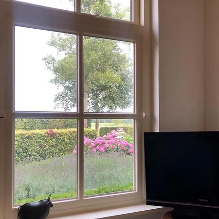 In Verbouwde Boerderij, Een Eigen Slaap En Zit Kamer, Eigen Douche En Toilet, Terras Met Gedeelde Ruime Hal B&B