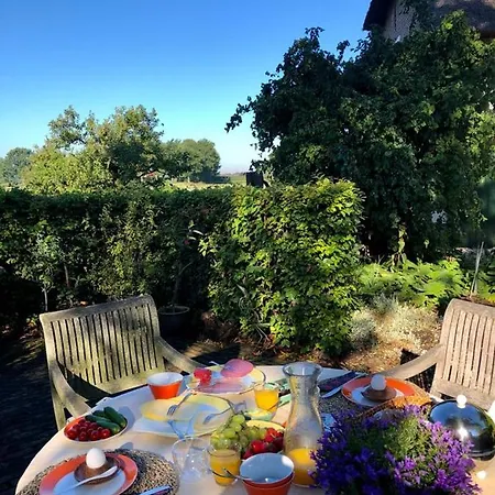 B&B In Verbouwde Boerderij, Een Eigen Slaap En Zit Kamer, Eigen Douche En Toilet, Terras Met Gedeelde Ruime Hal