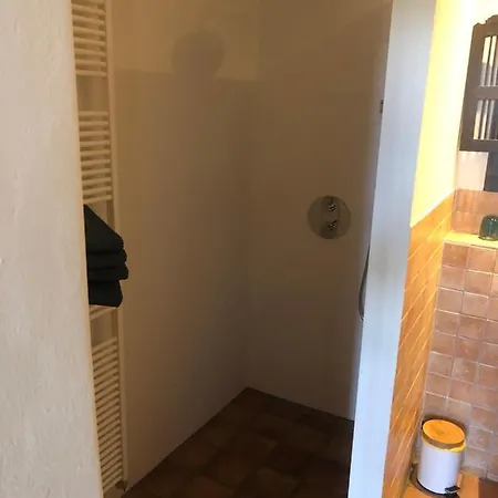In Verbouwde Boerderij, Een Eigen Slaap En Zit Kamer, Eigen Douche En Toilet, Terras Met Gedeelde Ruime Hal *